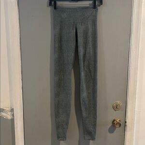 Lululemon Size 2 Green Burlap Wunder Under Leggingss Skinny Green-Grey Luxtreme